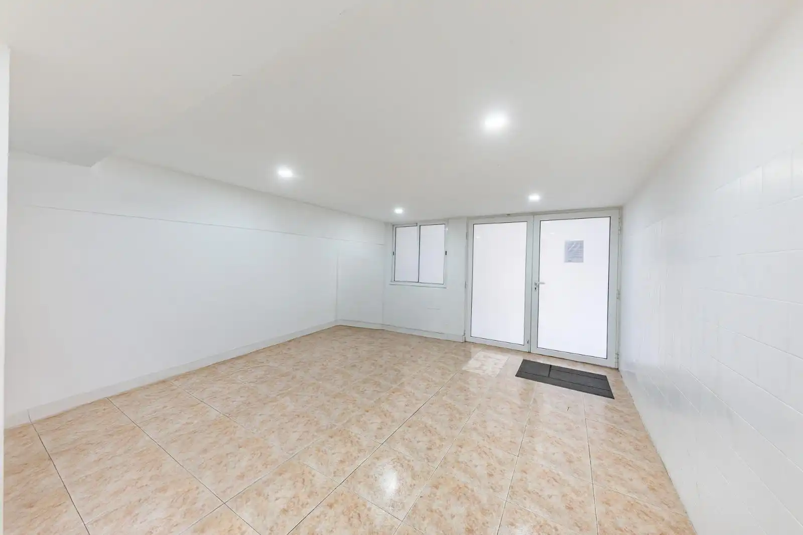 Planta baja en venta en Barcelona con Terraza