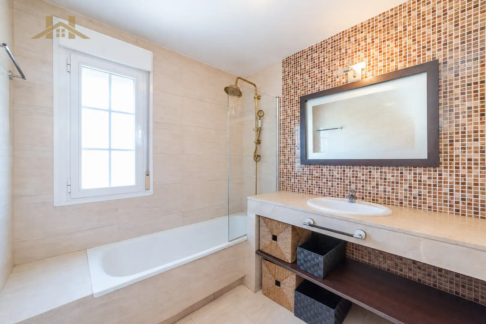 Bathroom of Houses for sale in Valdemoro  with Air Conditioner, Heating and Parquet flooring