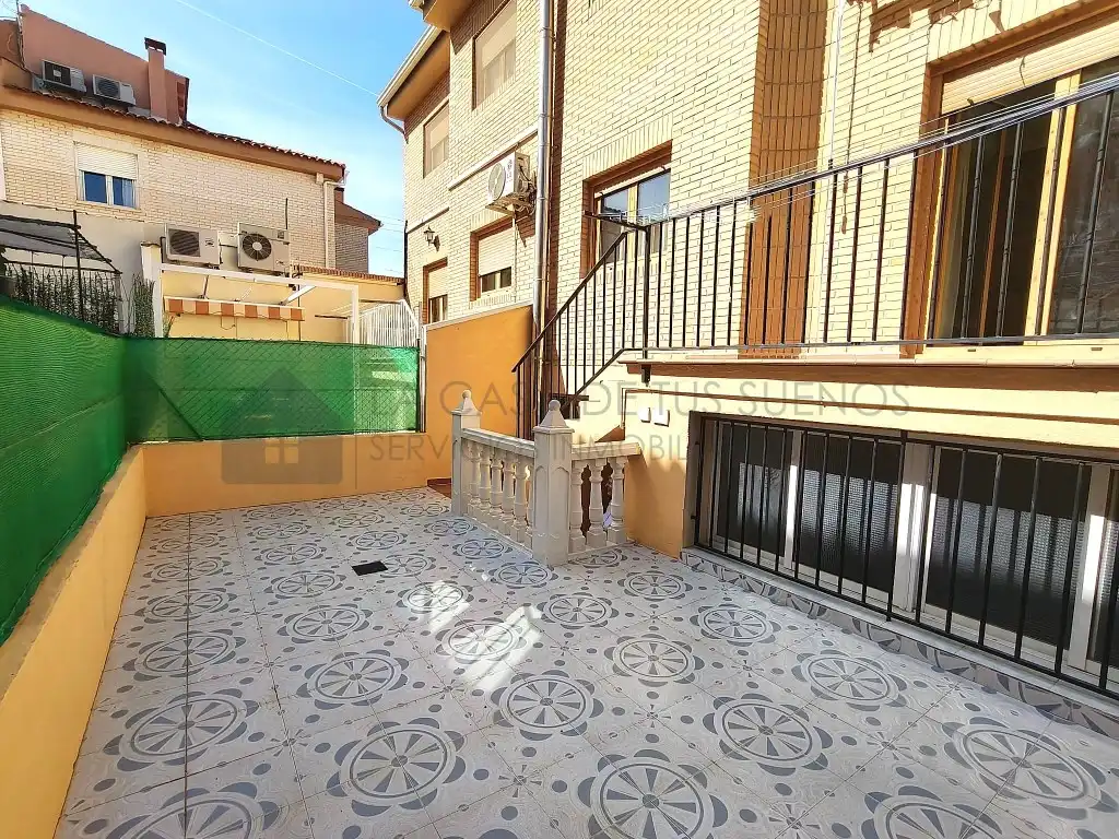 Vista exterior de Casa adosada en venta en Petrer