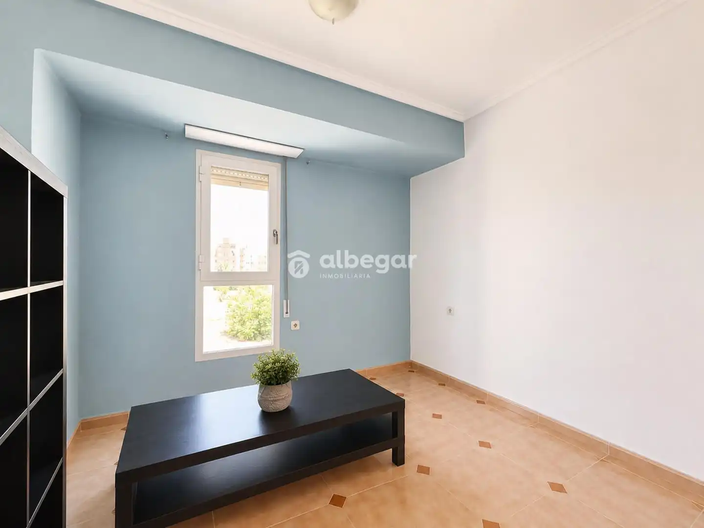 Habitación de Piso en venta en Valencia con Terraza, Trastero y Horno
