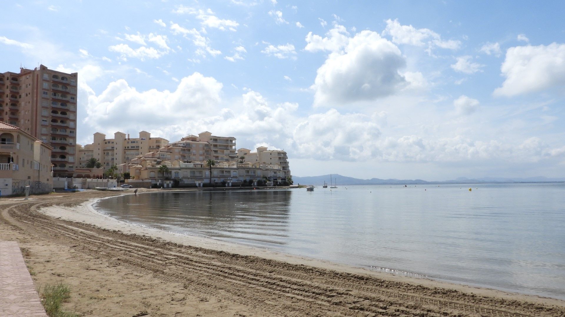 Vista exterior de Casa o xalet en venda en La Manga del Mar Menor amb Calefacció, Jardí privat i Terrassa