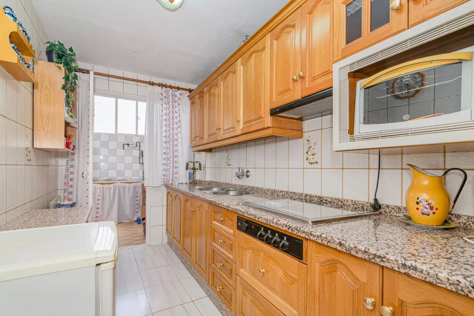 Cocina de Piso en venta en Granada con Balcón