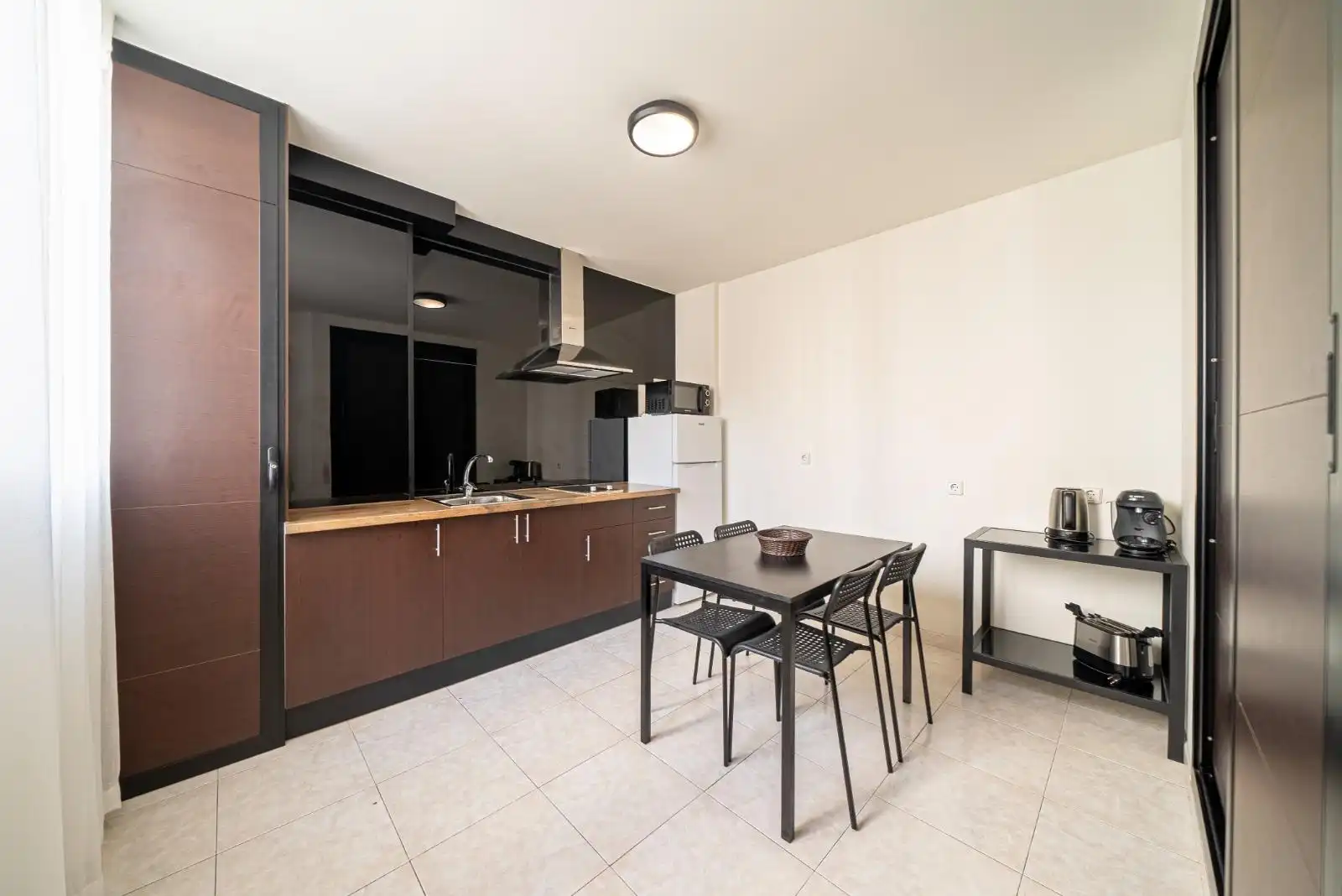 Cuina de Apartament de lloguer en Alicante / Alacant amb Aire condicionat, Calefacció i Moblat