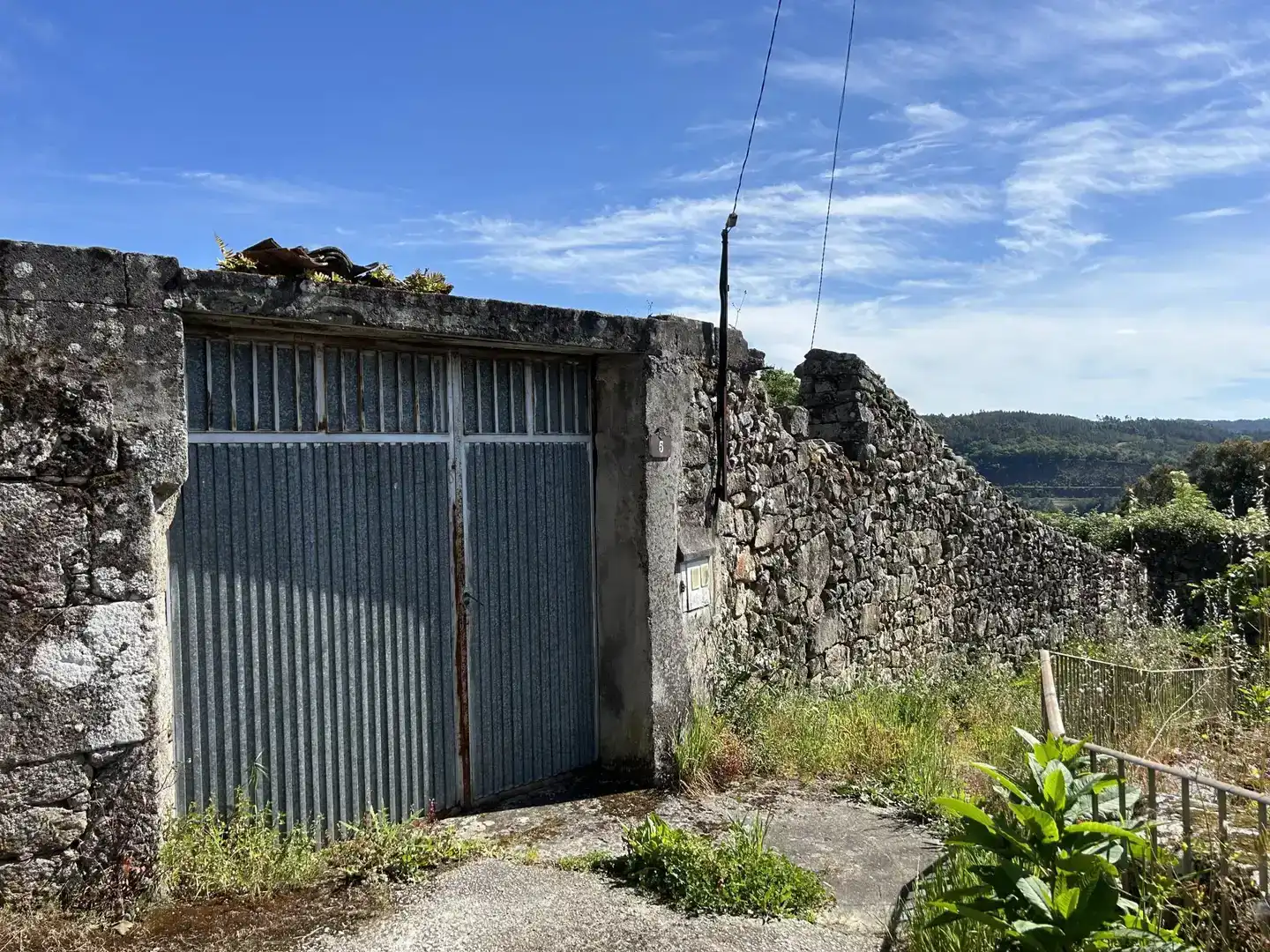 Vista exterior de Finca rústica en venda en Ourense Capital  amb Jardí privat