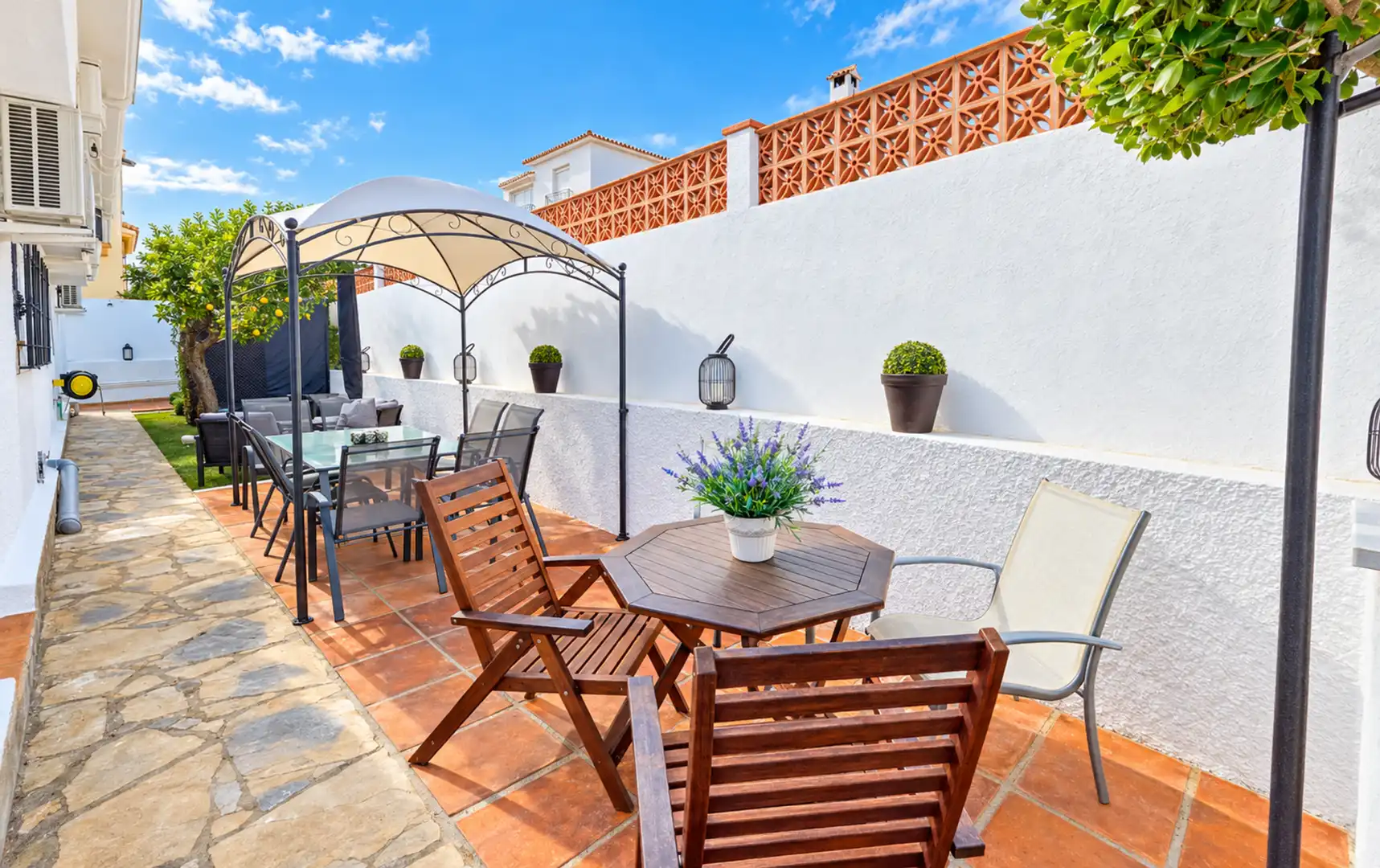 Terrace of Houses for sale in La Duquesa