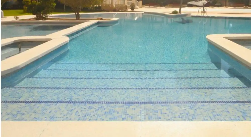 Piscina de Apartamento en venta en Calpe / Calp con Aire acondicionado, Calefacción y Jardín privado