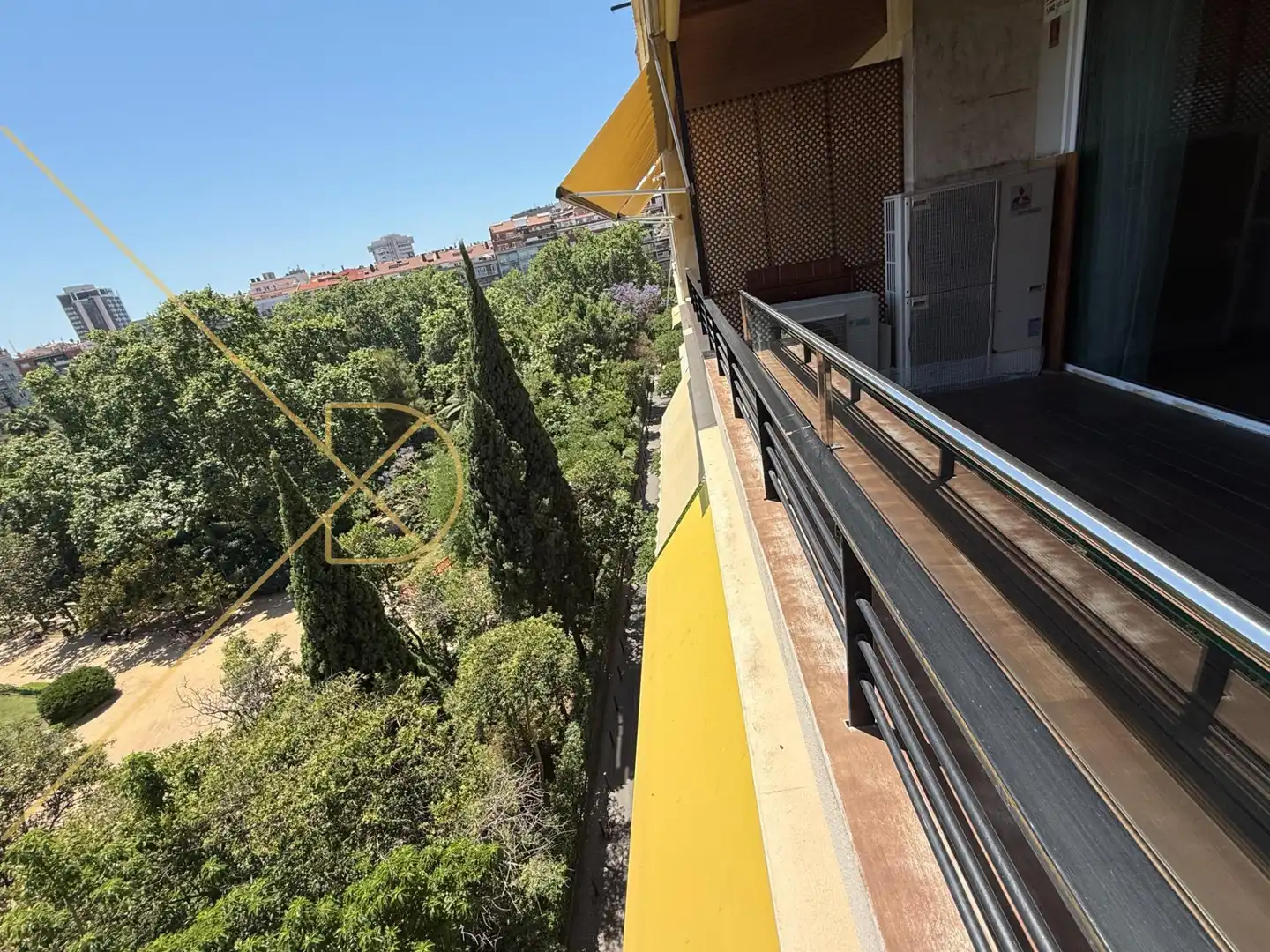 Terrasse von Dachboden zur Miete in Barcelona mit Klimaanlage, Heizung und Parkett