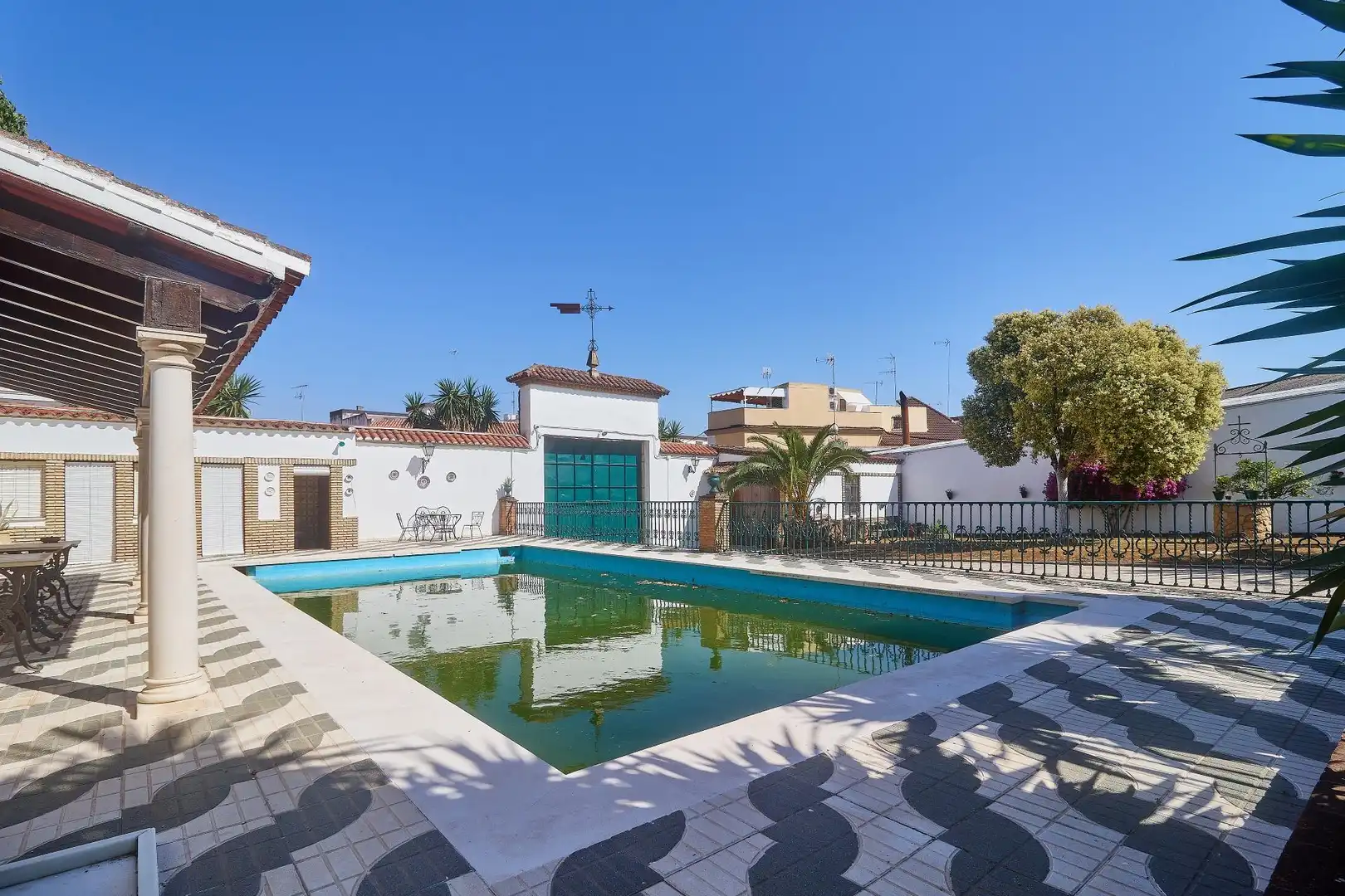 Piscina de Nave industrial en venta en Aguilar de la Frontera