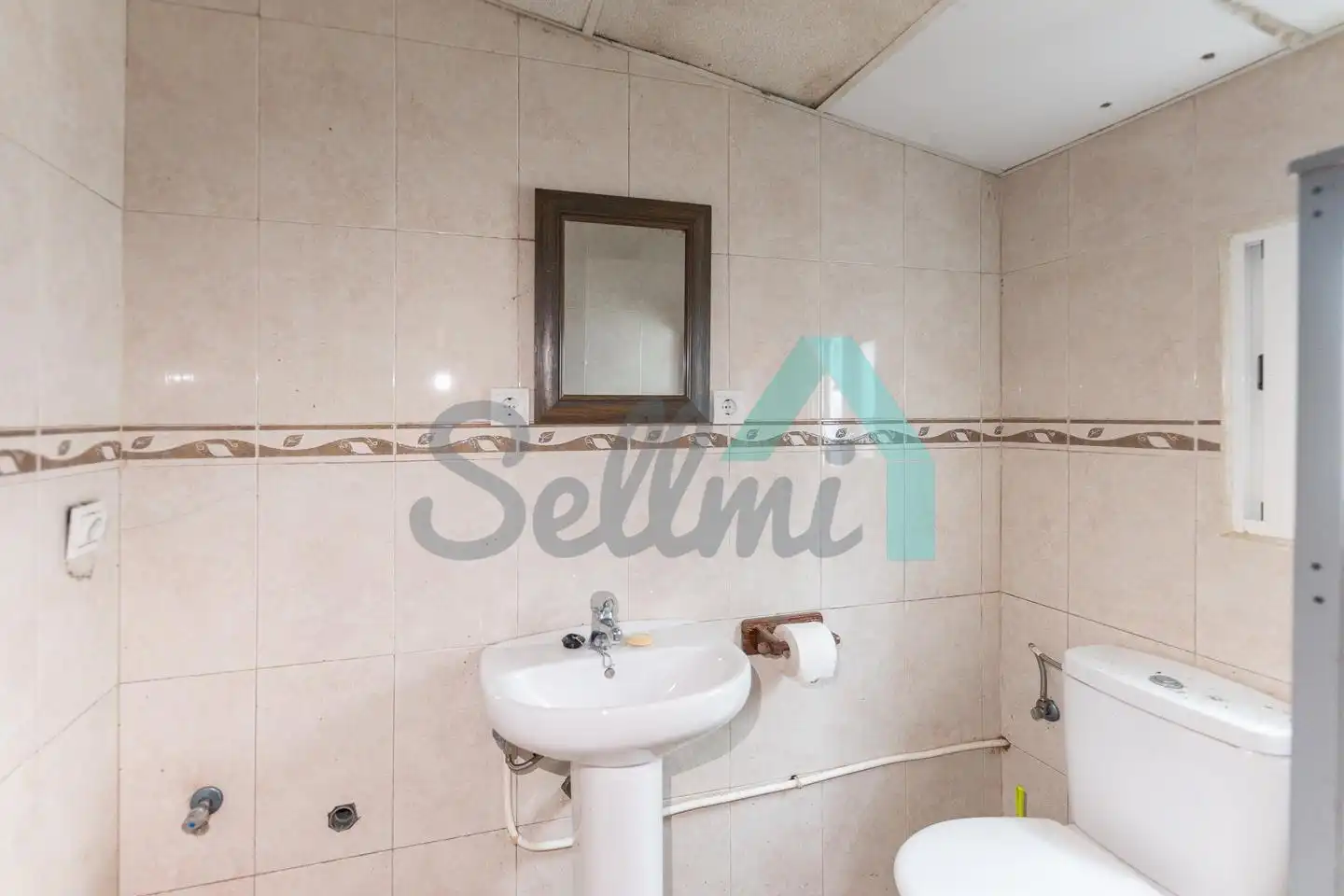 Badezimmer von Einfamilien-Reihenhaus zum Verkauf in Tineo mit Privatgarten