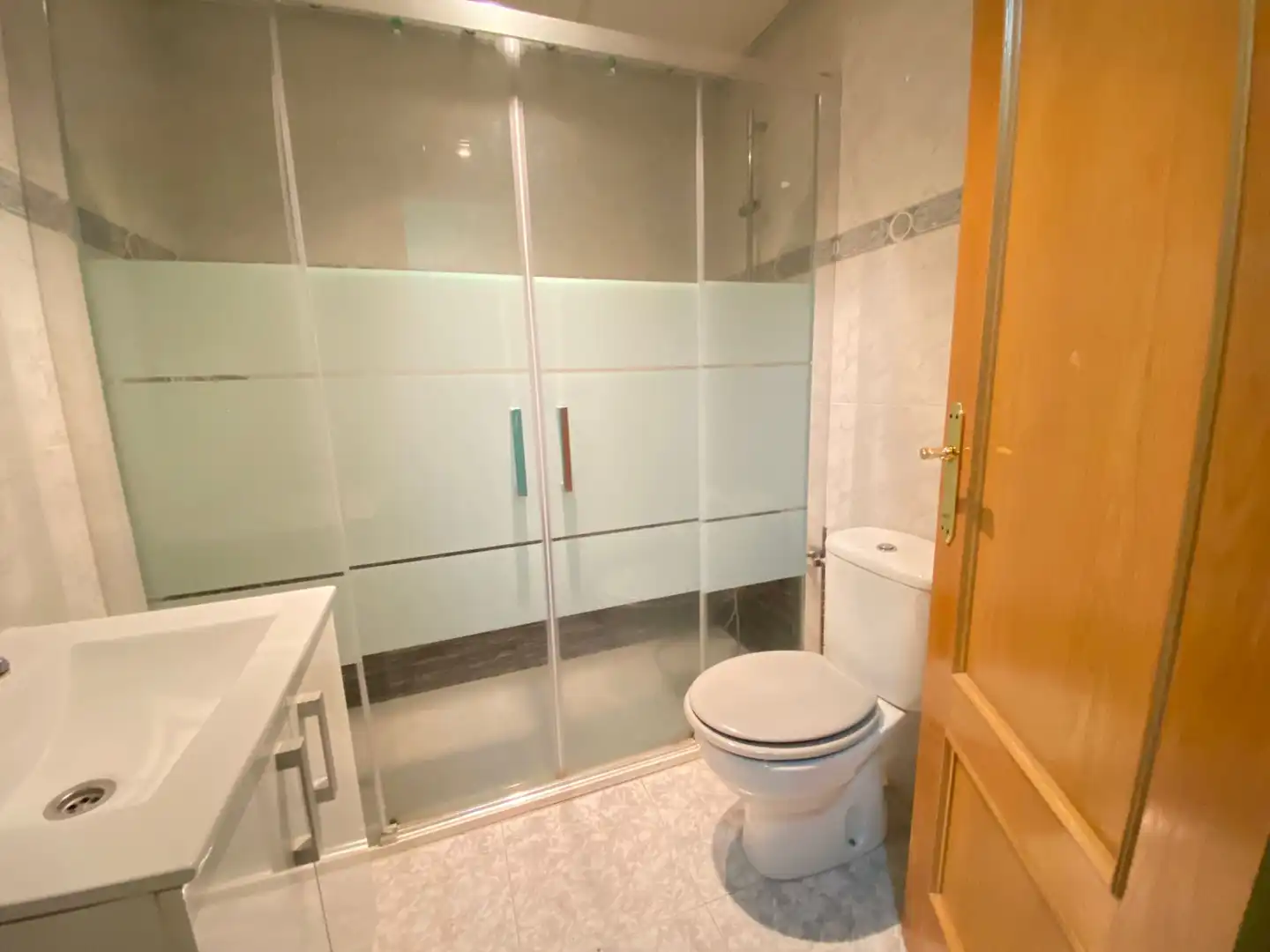 Bathroom of Flat for sale in Fuenlabrada  with Air Conditioner, Heating and Balcony