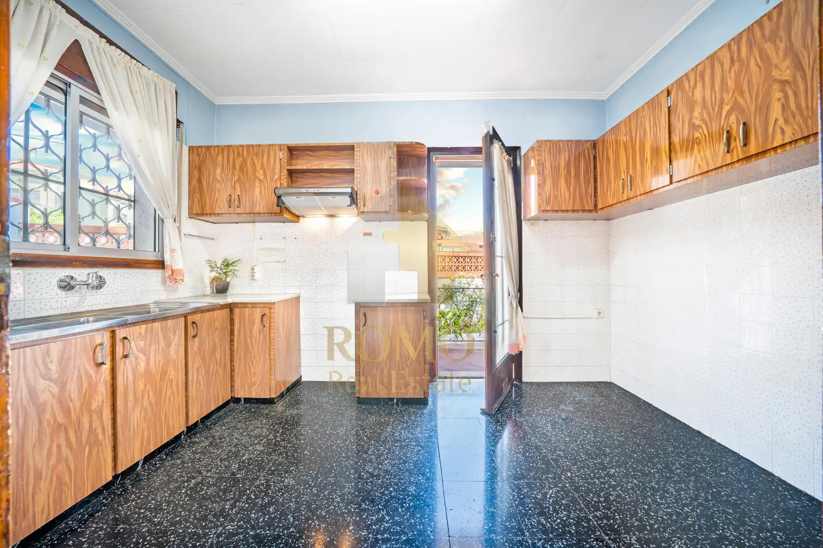 Cocina de Casa o chalet en venta en Santa Perpètua de Mogoda con Aire acondicionado, Calefacción y Jardín privado