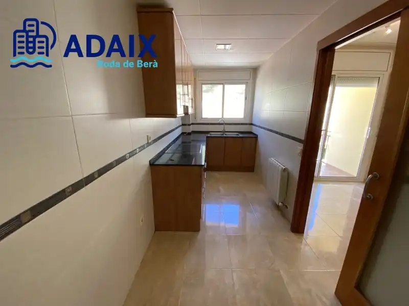 Cocina de Piso en venta en Roda de Berà con Calefacción, Terraza y Trastero