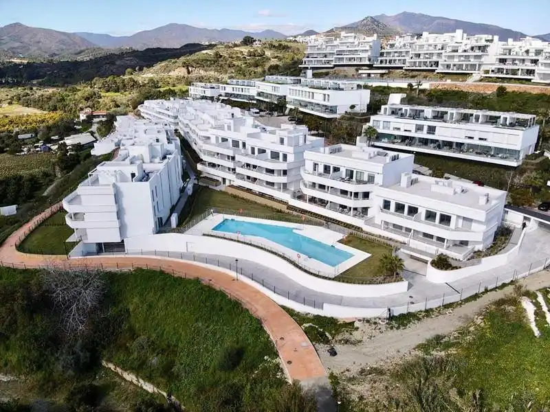 Vista exterior de Apartamento de alquiler en Estepona con Aire acondicionado, Terraza y Piscina