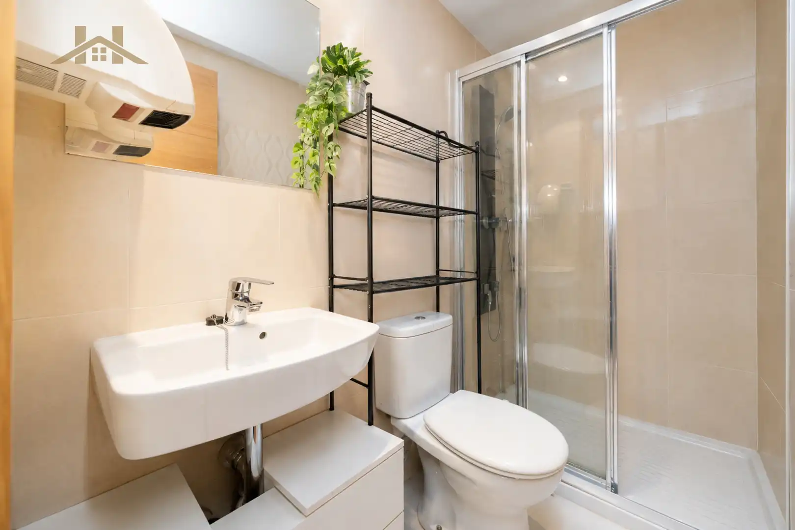 Bathroom of Flat for sale in Valdemorillo  with Air Conditioner, Heating and Storage room