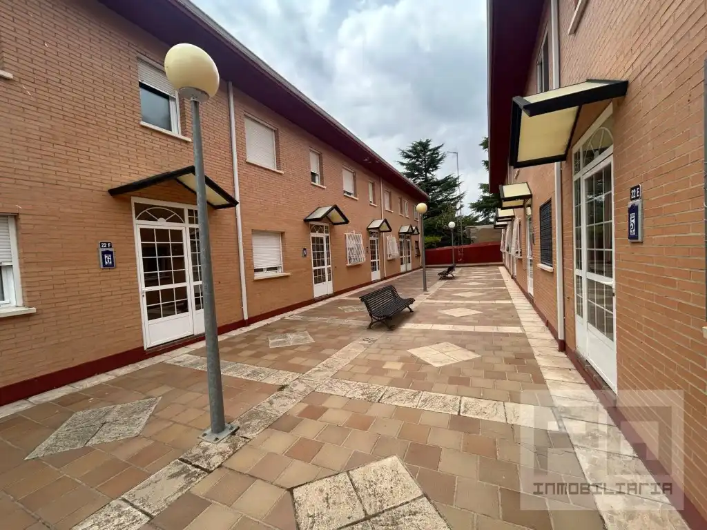 Exterior view of Houses for rent in Las Navas del Marqués 