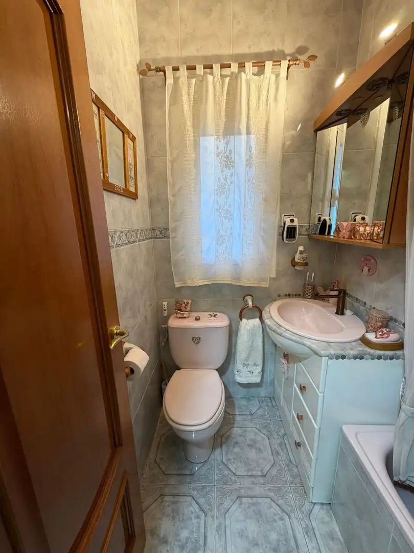 Baño de Piso en venta en Sabadell con Calefacción