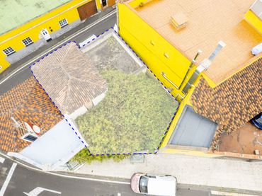 House with garden for sale in Calle Diecinueve de Marzo 8
