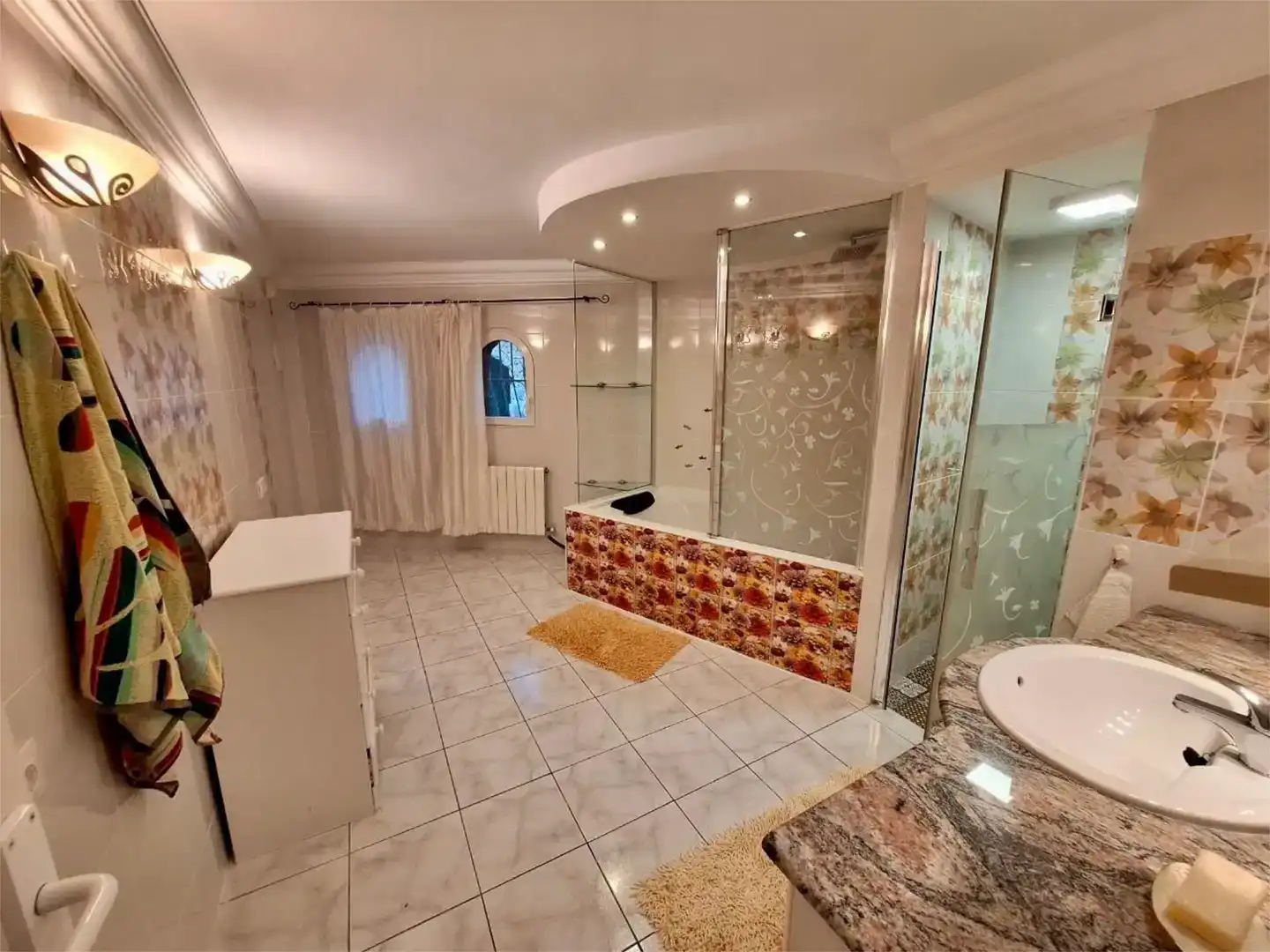 Bathroom of Houses for sale in Calpe / Calp  with Air Conditioner, Swimming Pool and Balcony