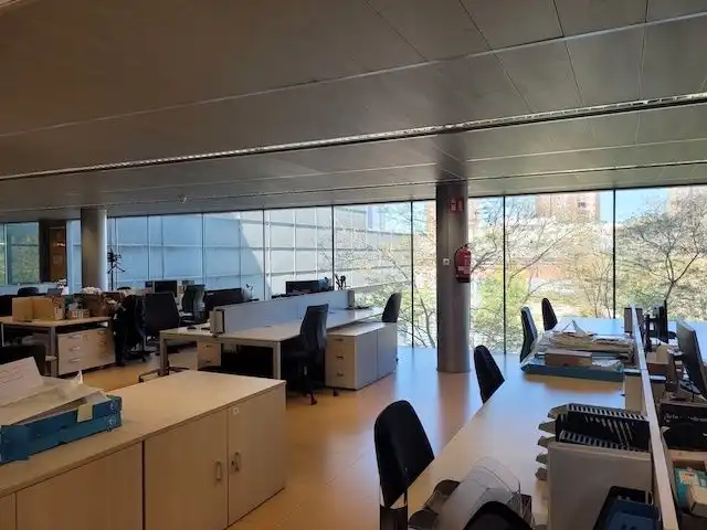 Büro zur Miete in Barcelona mit Klimaanlage, Heizung und Terrasse