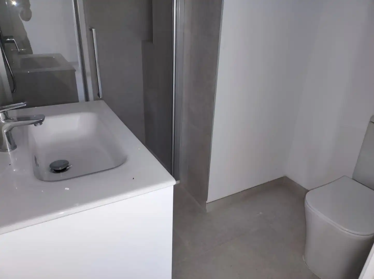 Badezimmer von Wohnung zur Miete in Málaga mit Klimaanlage, Heizung und Ofen