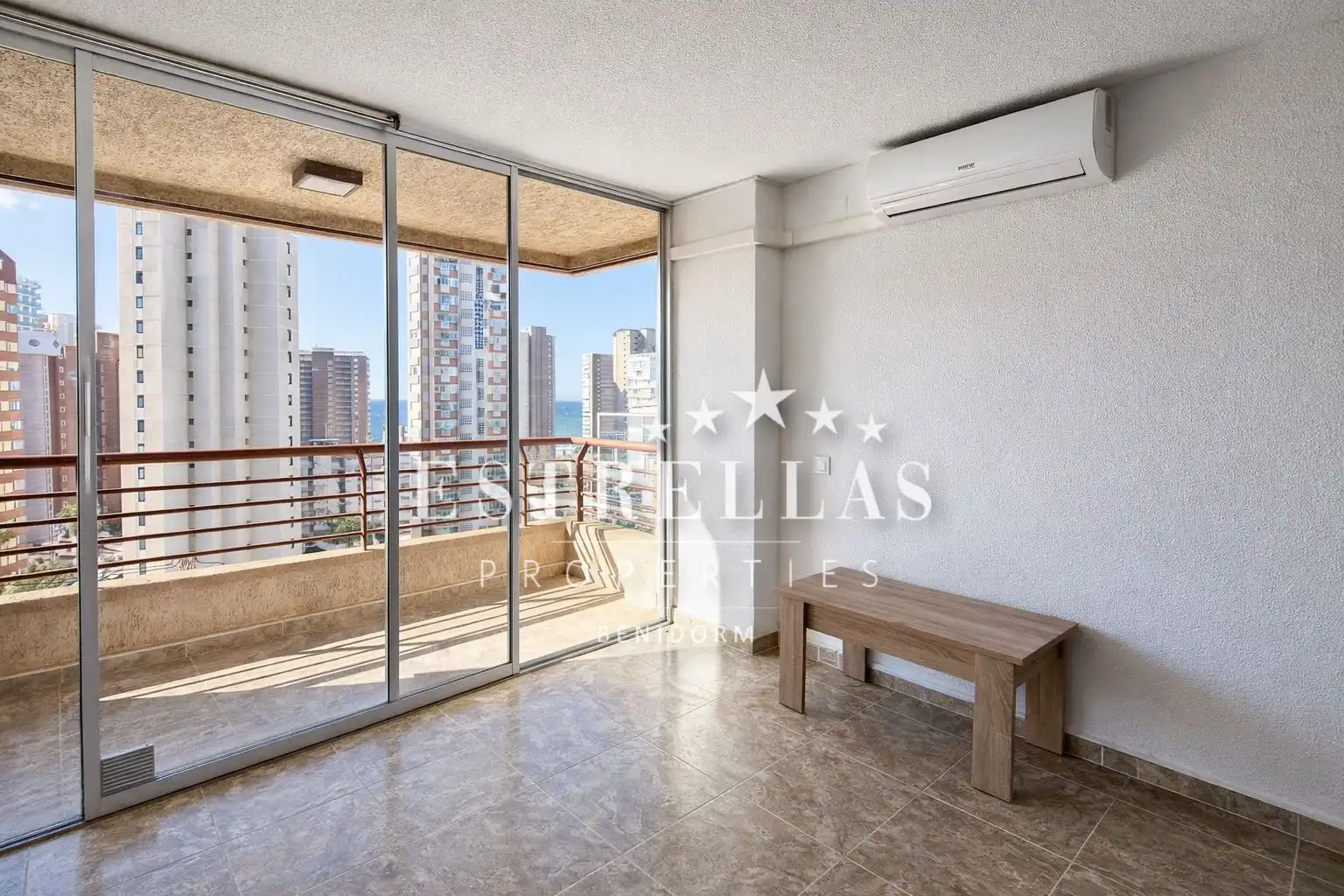 Habitación de Apartamento en venta en Benidorm con Aire acondicionado, Calefacción y Terraza