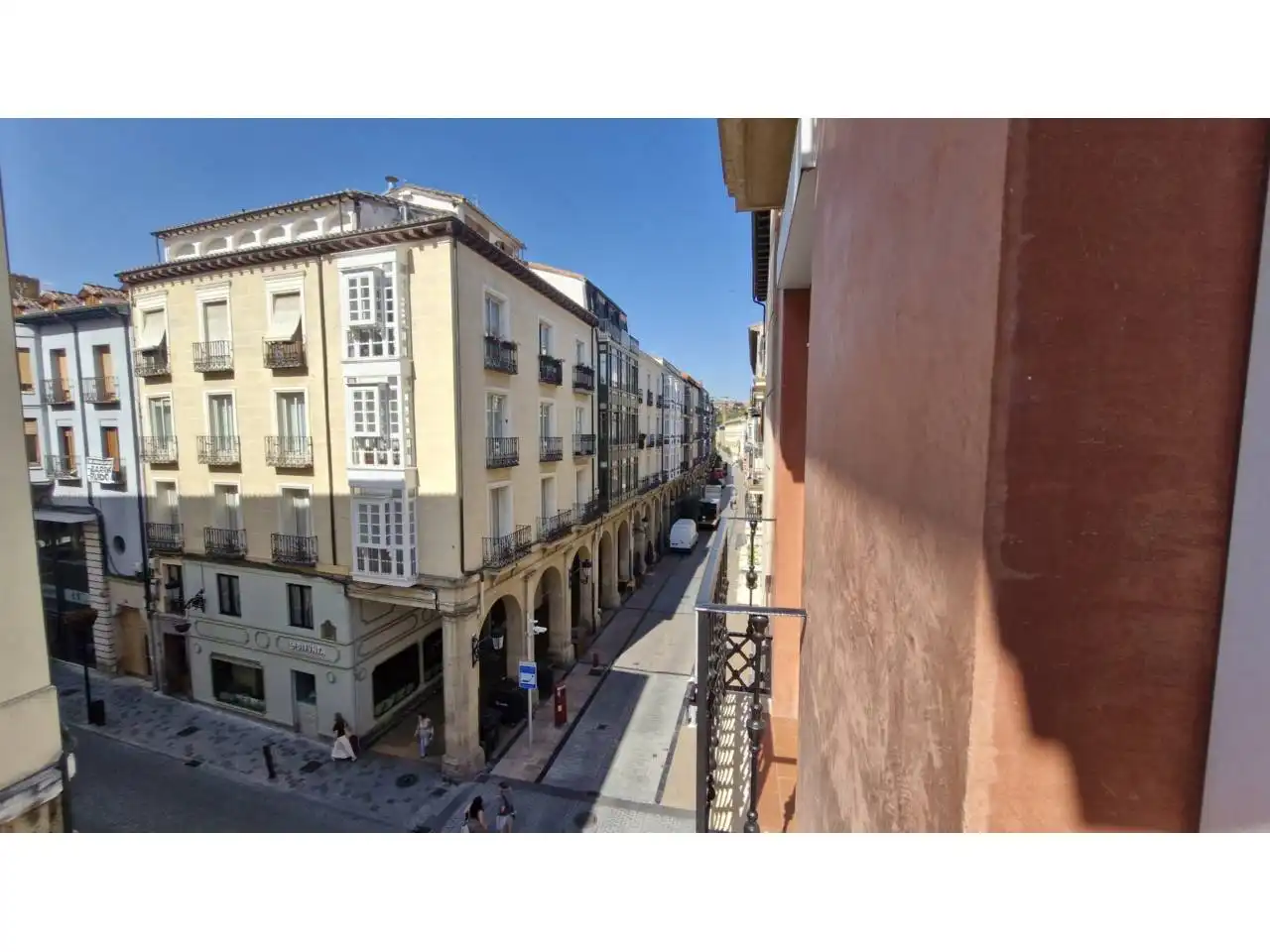 Außenansicht von Wohnung zur Miete in  Logroño mit Heizung, Parkett und Abstellraum