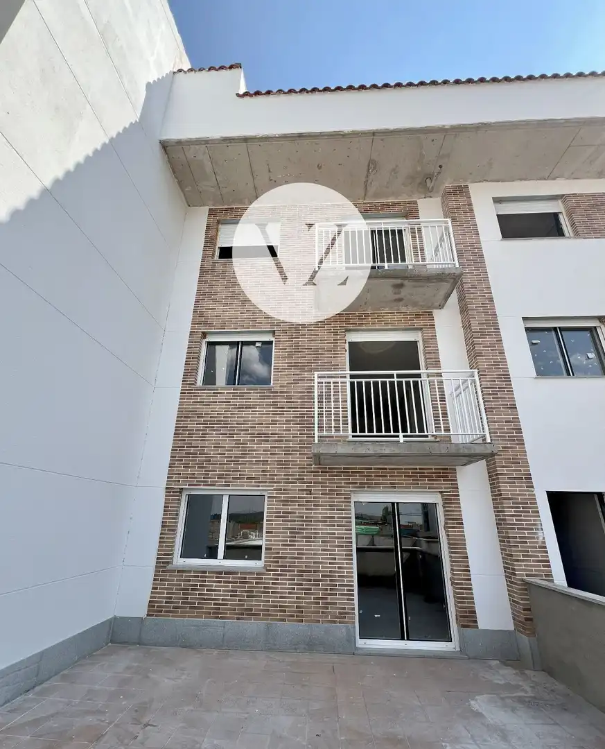 Außenansicht von Wohnung zum Verkauf in Pelabravo mit Heizung, Privatgarten und Terrasse