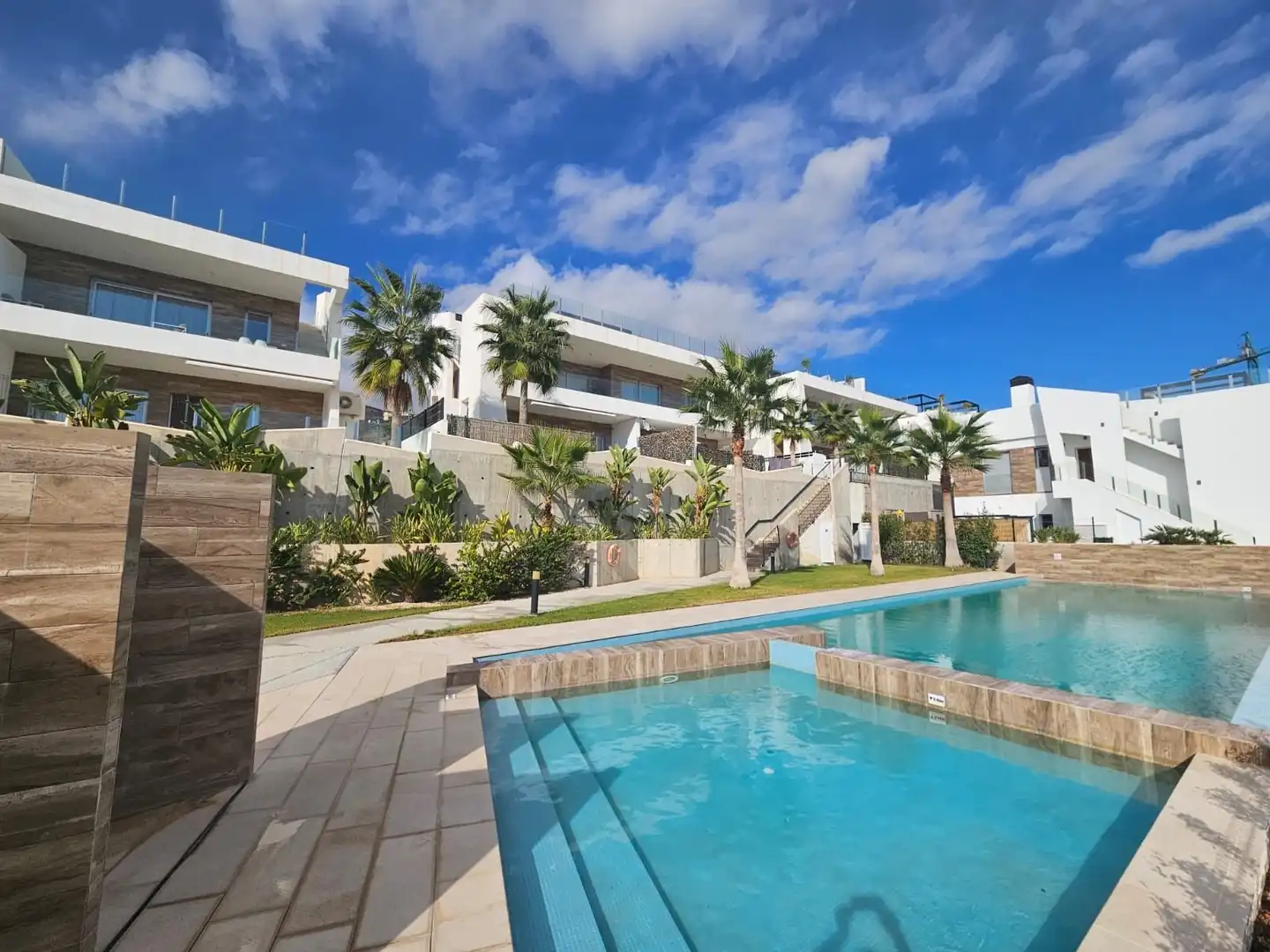 Piscina de Ático de alquiler en Finestrat con Aire acondicionado, Calefacción y Jardín privado