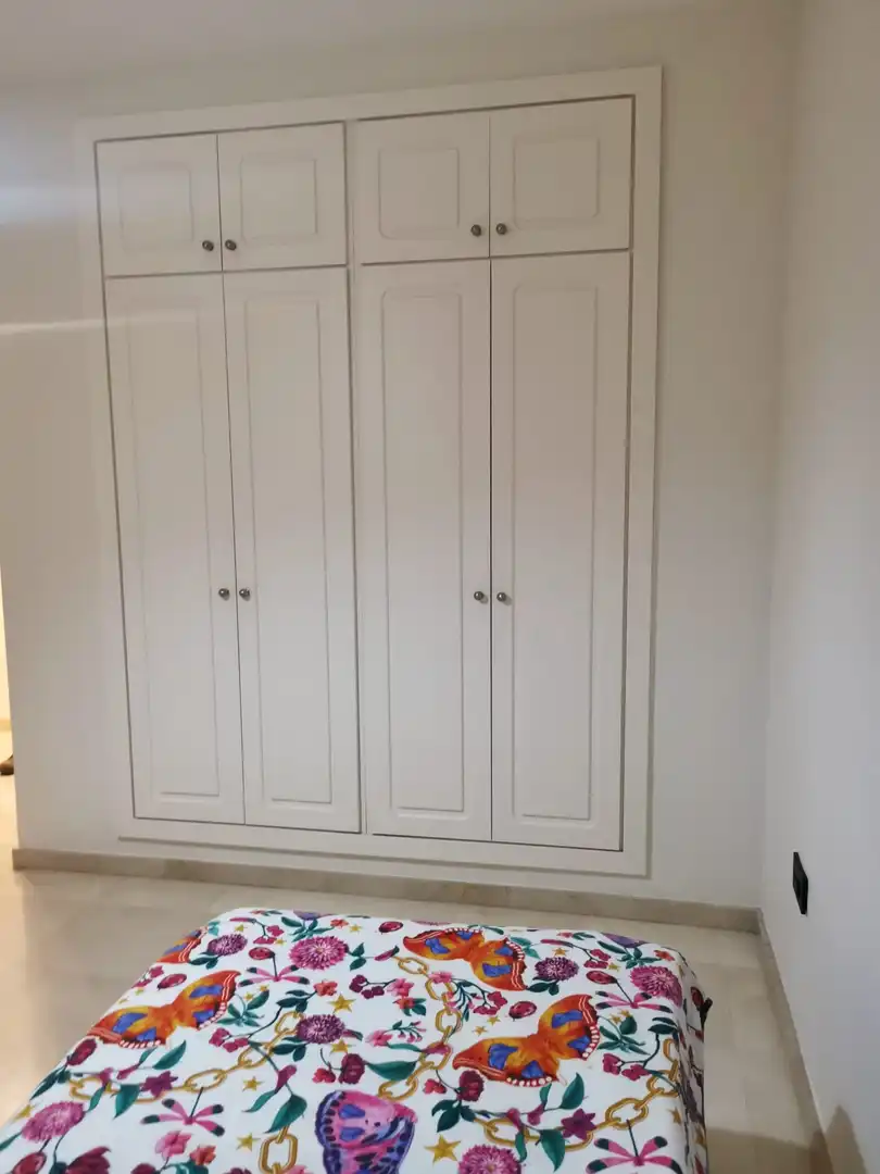 Habitación de Piso de alquiler en Marbella con Aire acondicionado, Terraza y Amueblado