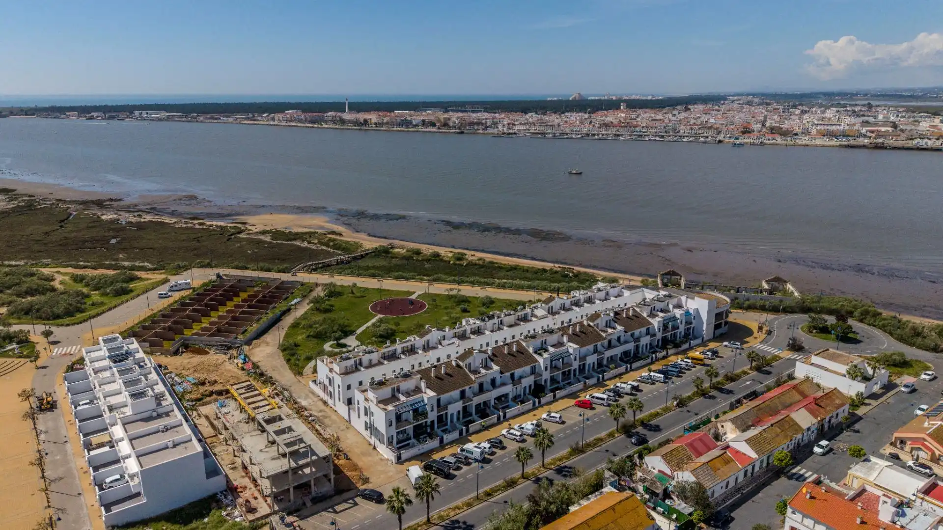 Vista exterior de Casa adosada en venta en Ayamonte con Aire acondicionado, Jardín privado y Terraza