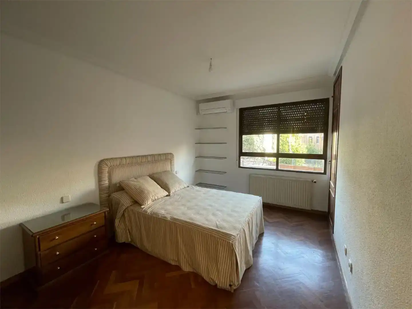 Schlafzimmer von Wohnung zur Miete in  Madrid Capital mit Klimaanlage