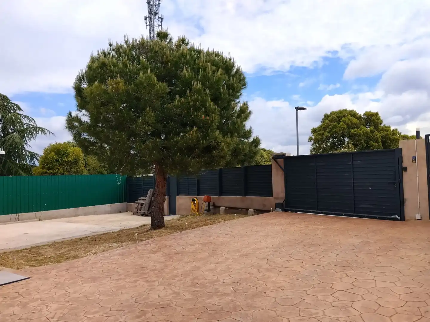 Aparcament de Casa o xalet en venda en Valdemorillo amb Aire condicionat, Calefacció i Jardí privat