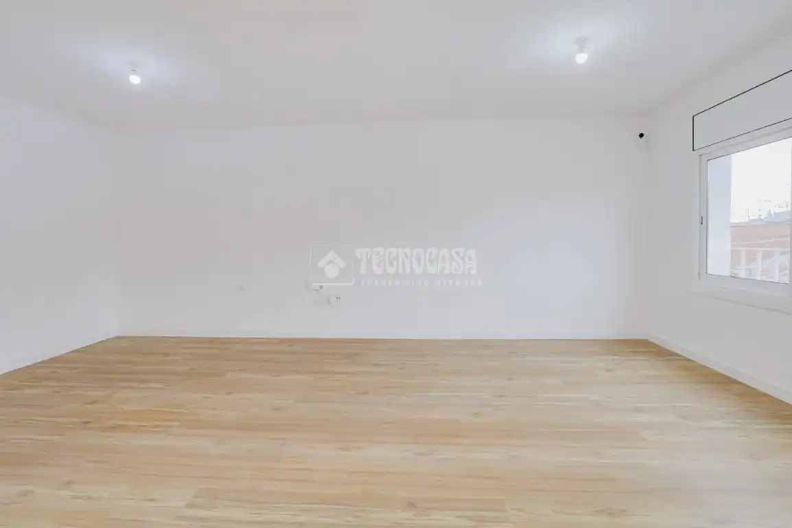 Piso en venta en Terrassa con Balcón