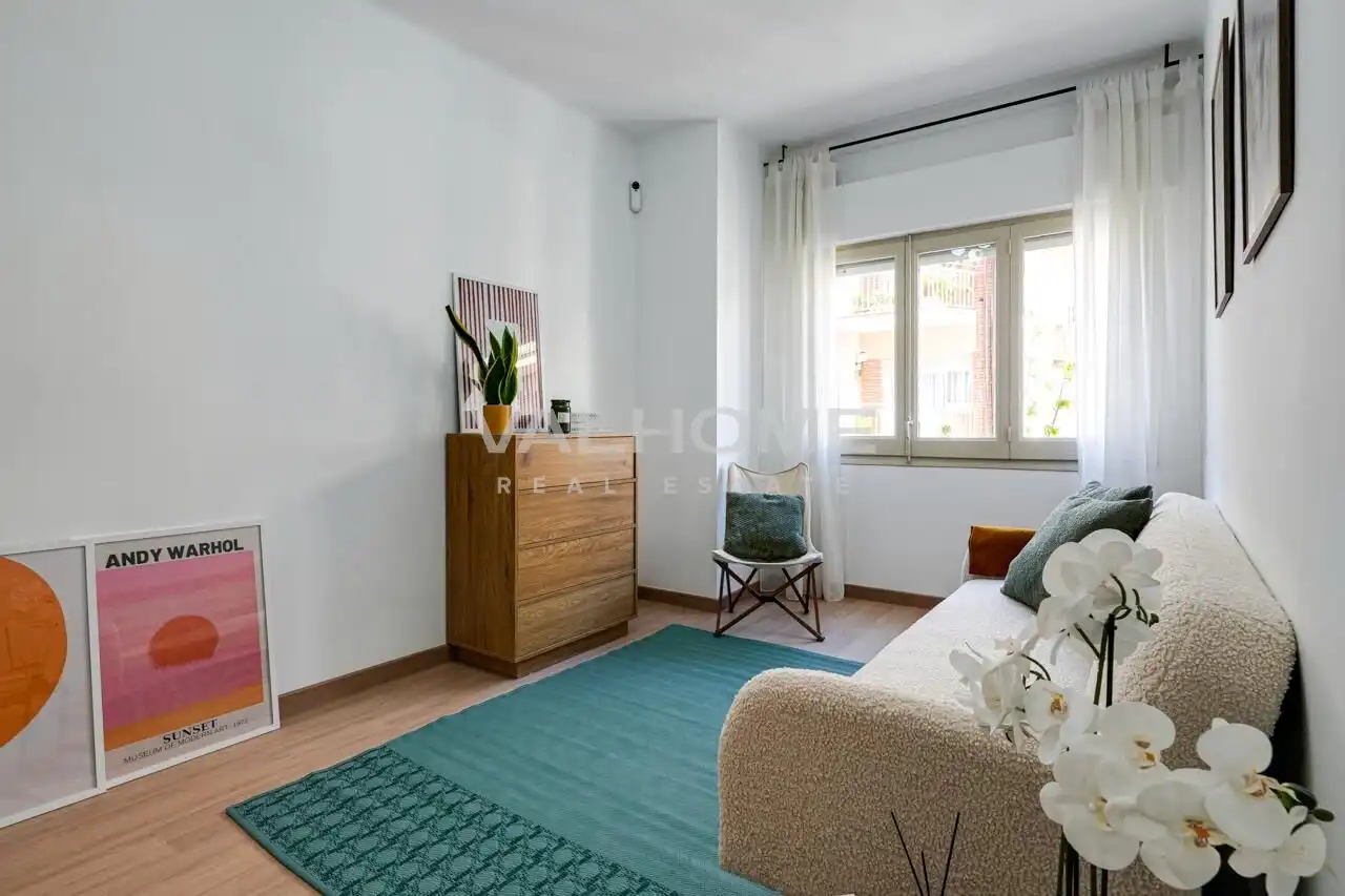 Bedroom of Apartments for sale in  Barcelona Capital  with Air Conditioner and Balcony