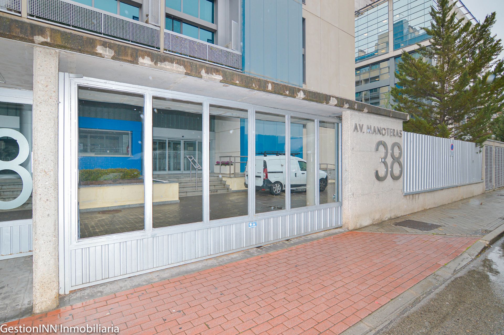 Exterior view of Premises for sale in  Madrid Capital  with Air Conditioner, Heating and Terrace