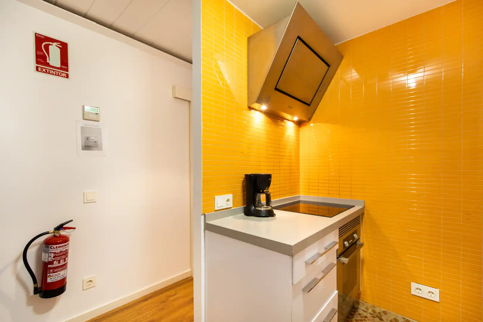Flat for sale in Carrer de Tapioles, El Poble Sec - Parc de Montjuïc