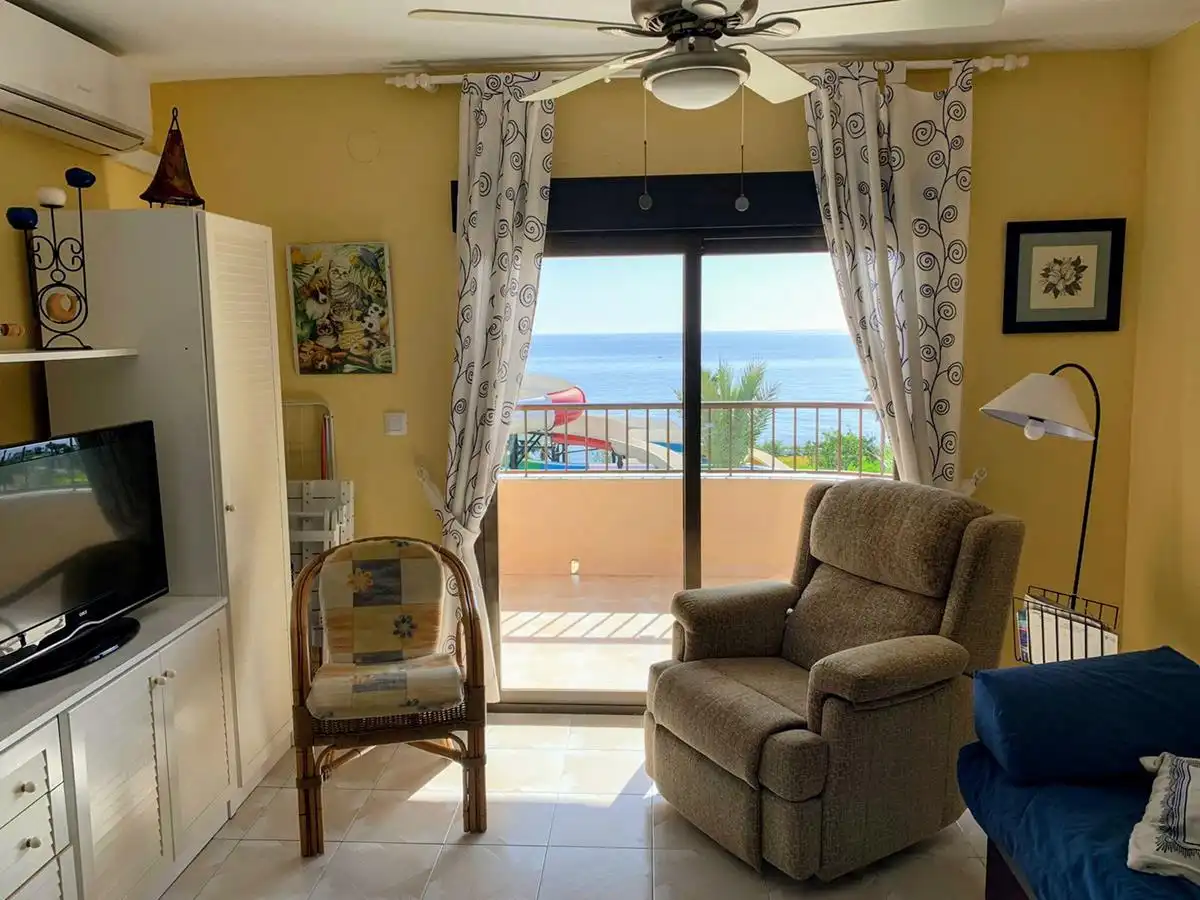 Sala d'estar de Apartament de lloguer en Almuñécar amb Aire condicionat, Terrassa i Moblat