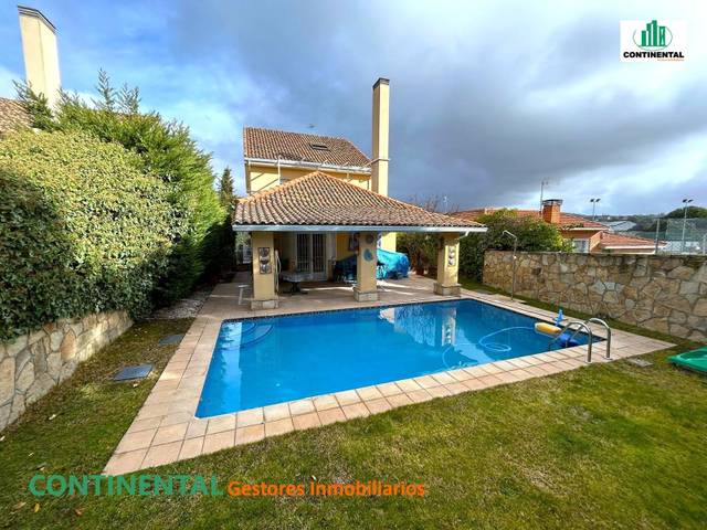 Casa-chalet en Venta en ROMERO DE TORRES en La Navata