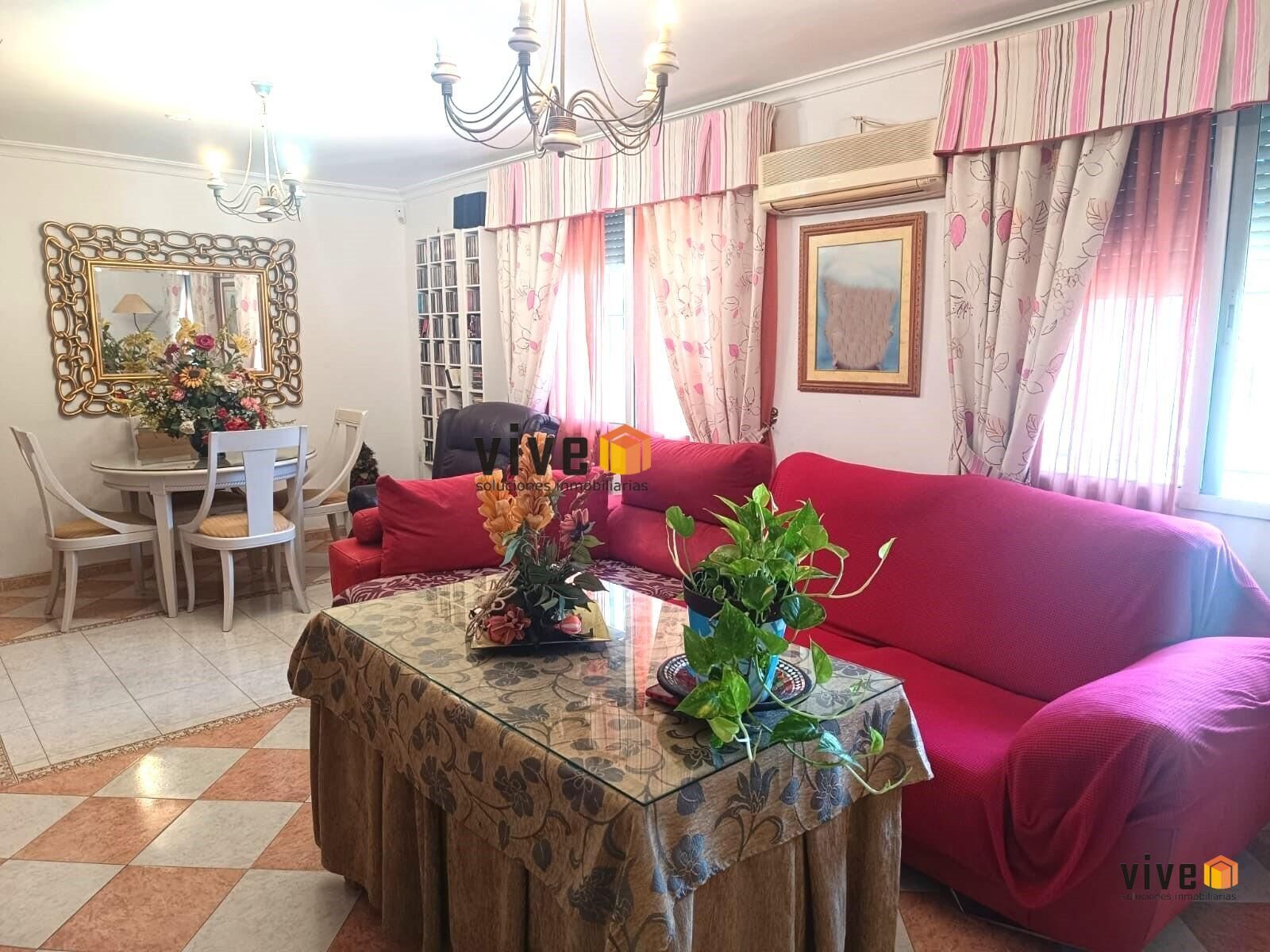 Living room of Flat for sale in  Sevilla Capital  with Heating, Private garden and Terrace
