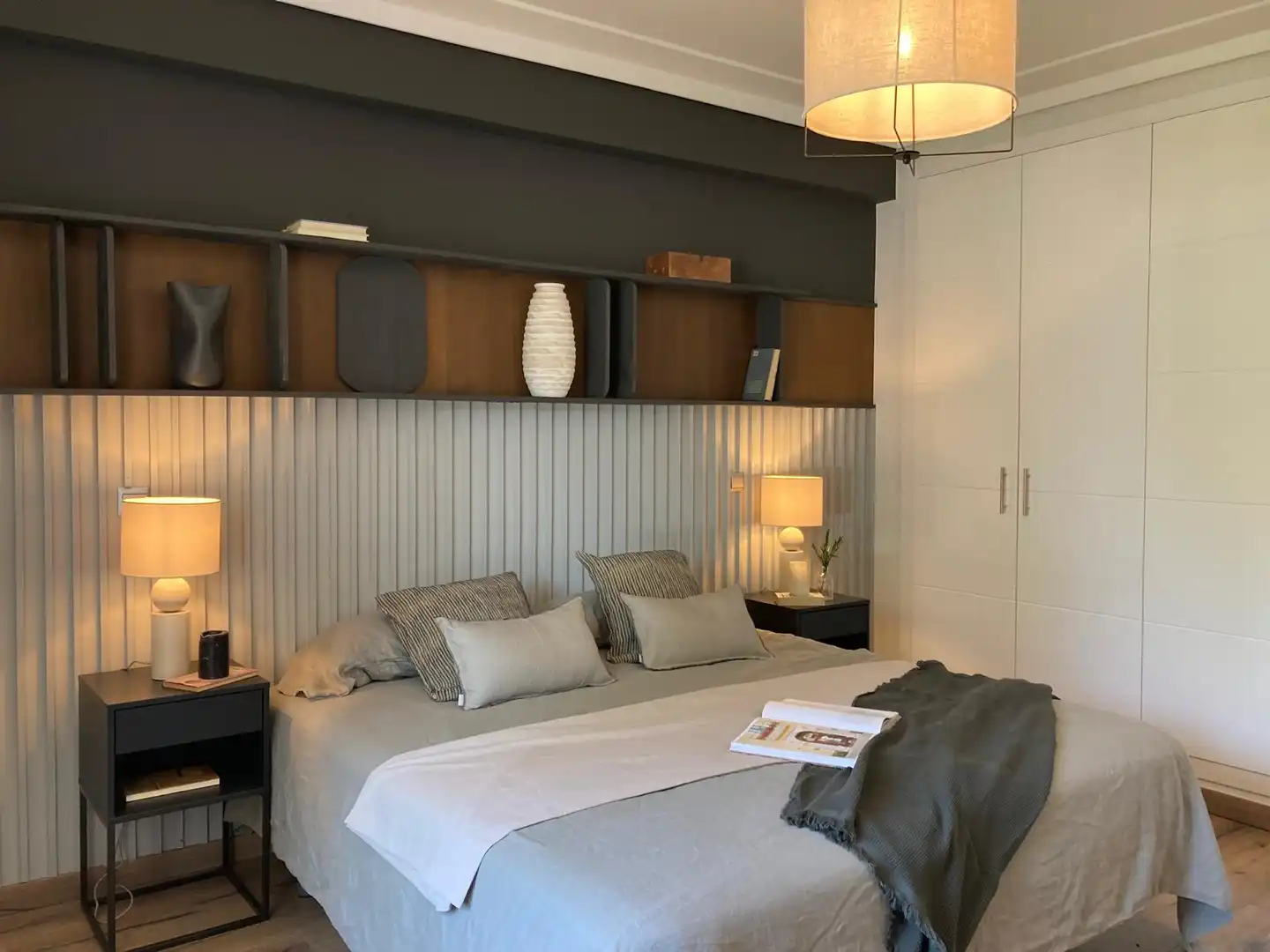 Dormitori de Apartament de lloguer en Madrid amb Aire condicionat, Calefacció i Moblat