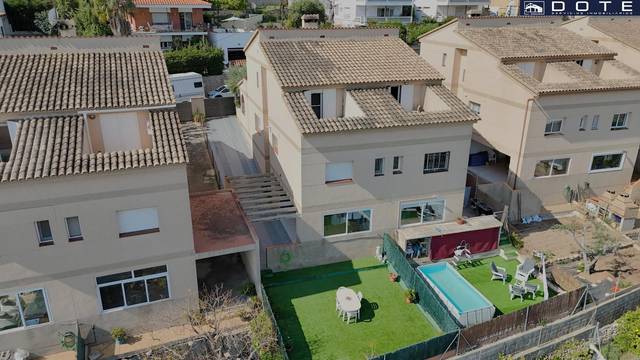 Casa adosada en Venta en Creixell