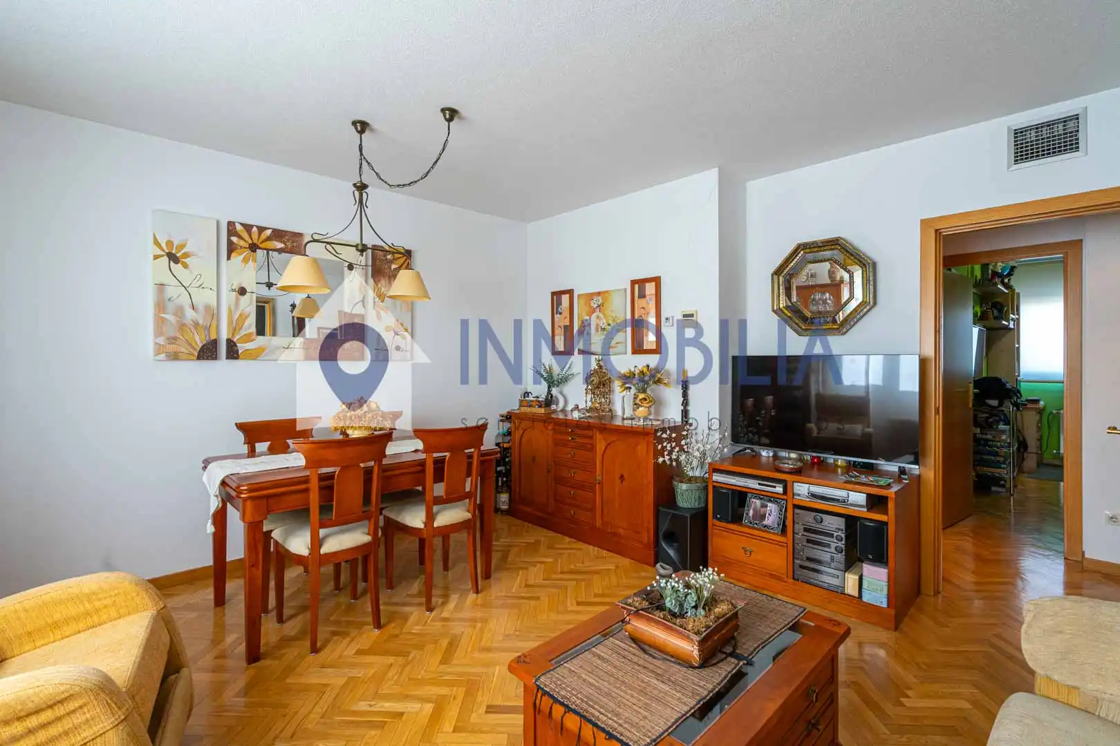 Living room of Flat for sale in Madrid  with Air Conditioner, Heating and Storage room