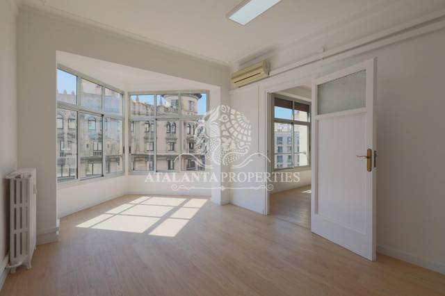 Oficina en Alquiler en Ronda universitat en El Raval