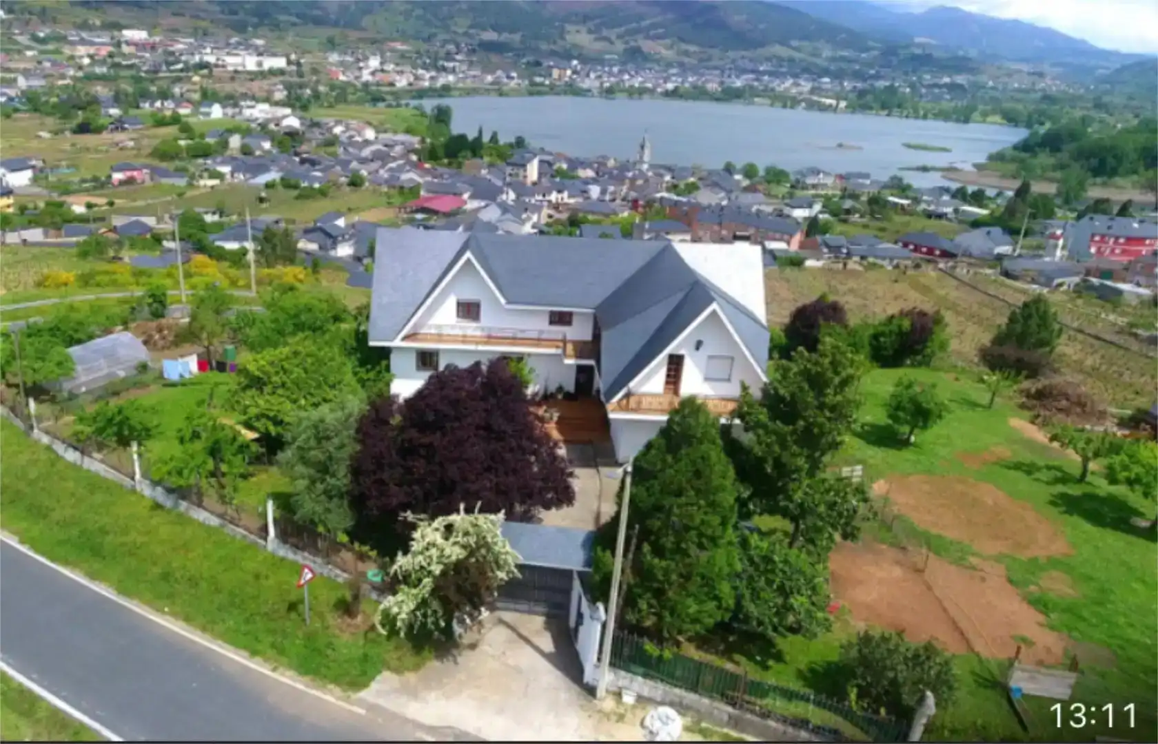 Vista exterior de Casa o xalet en venda en Petín amb Jardí privat, Parquet i Traster