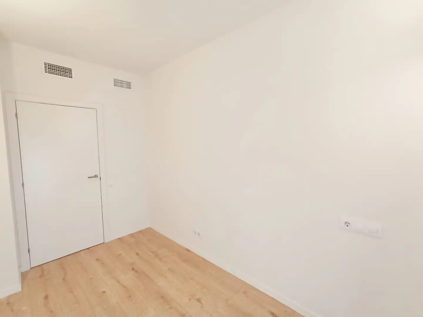 Bedroom of Flat for rent in Terrassa  with Air Conditioner, Heating and Terrace