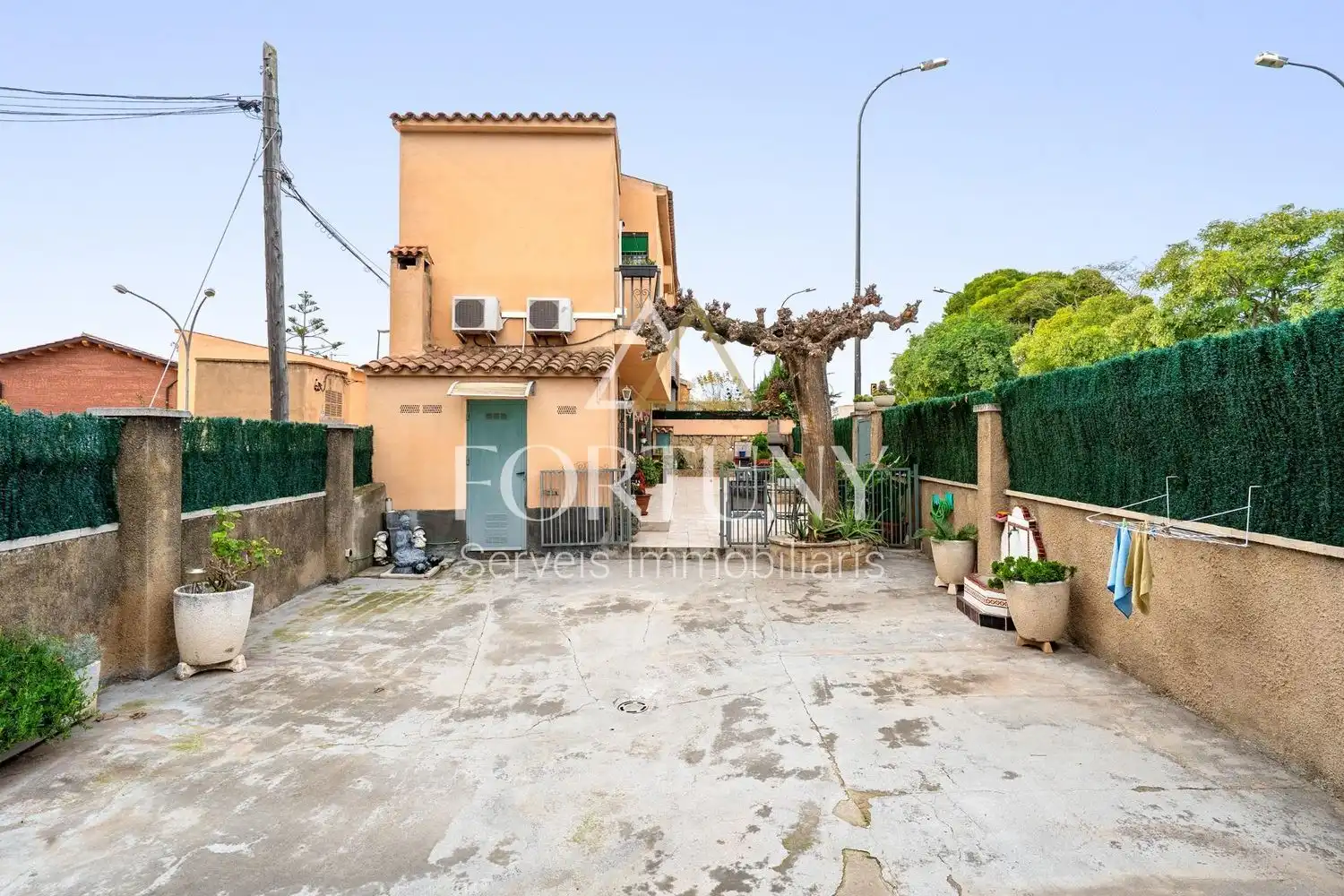 Vista exterior de Casa o xalet en venda en Reus amb Aire condicionat, Traster i Balcó
