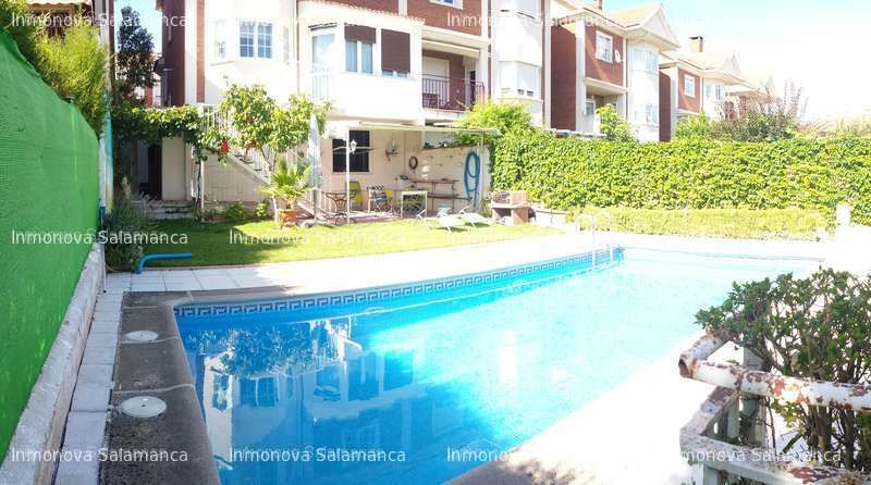 Piscina de Casa adosada en venda en Cabrerizos amb Calefacció, Jardí privat i Terrassa