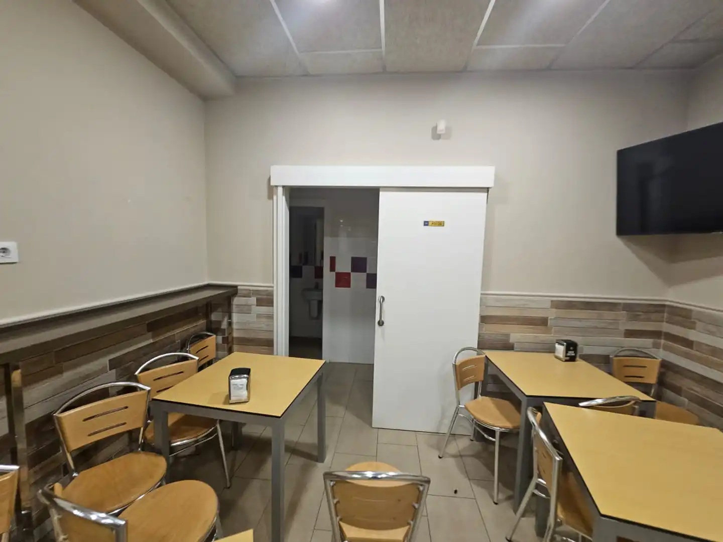 Local comercial en venta en Núcleo urbano, imagen 3