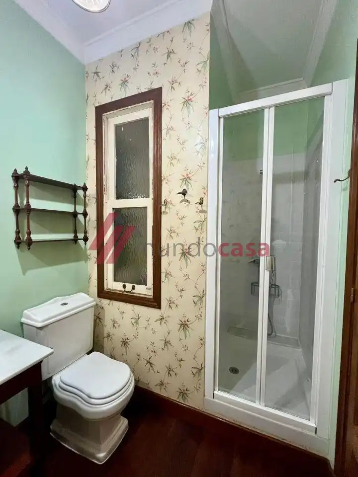 Bathroom of Flat for share in Ferrol  with Heating, Parquet flooring and Furnished
