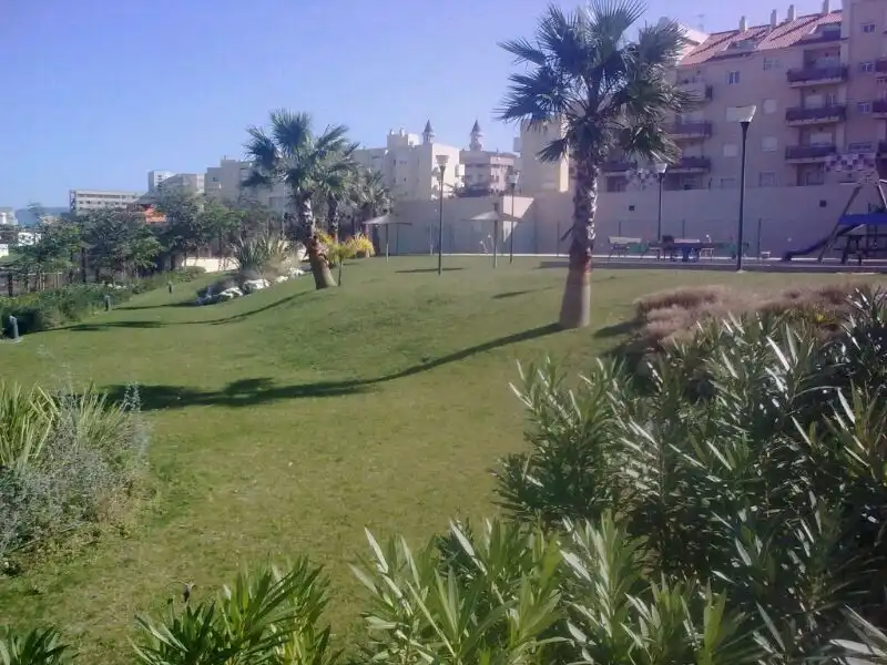 Jardín de Piso de alquiler en Algeciras con Amueblado y Piscina comunitaria